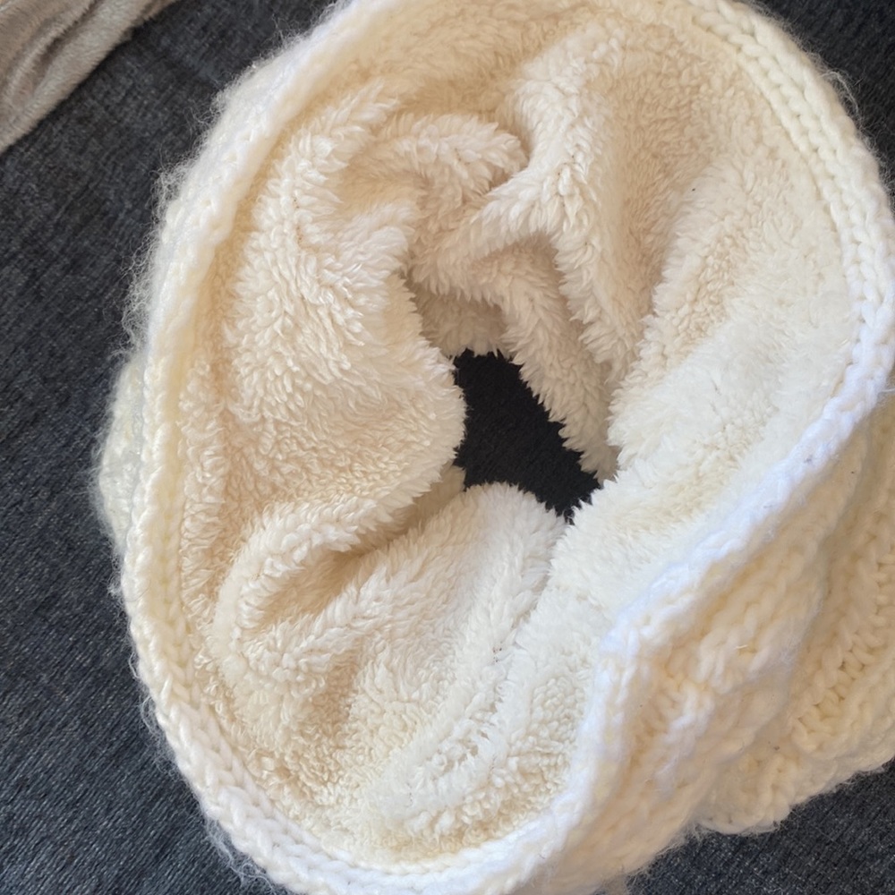 Shell Scarf - Picture 2 of 4